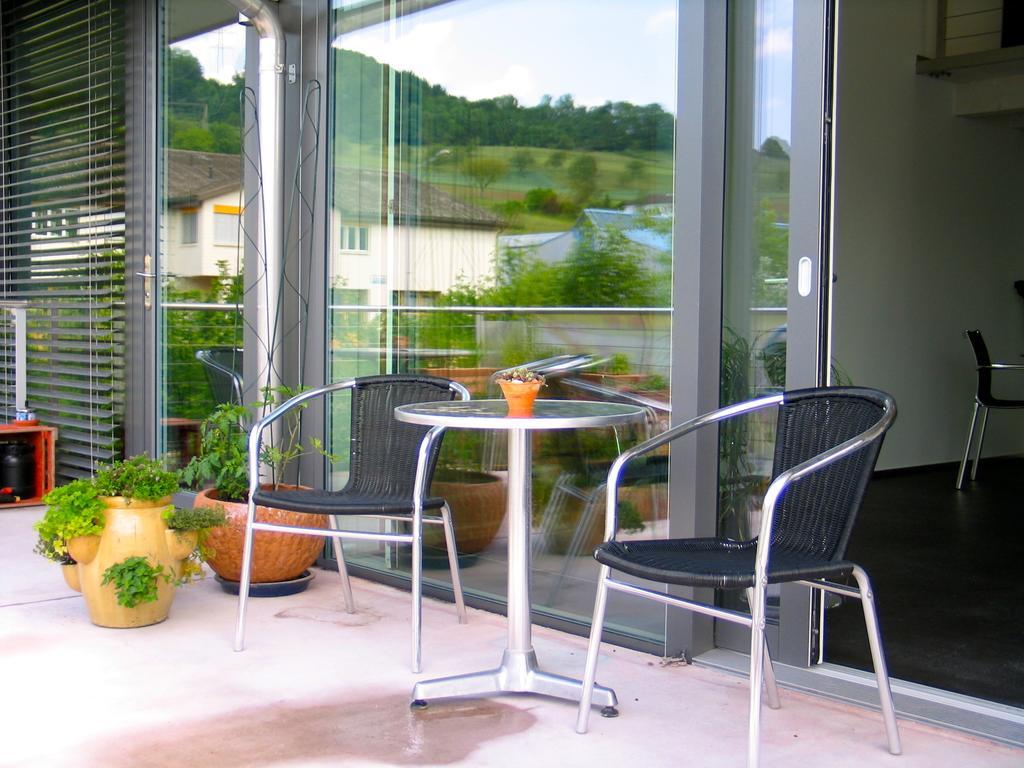 Ormalingen Artist'S Loft Zur Maloya 아파트 객실 사진